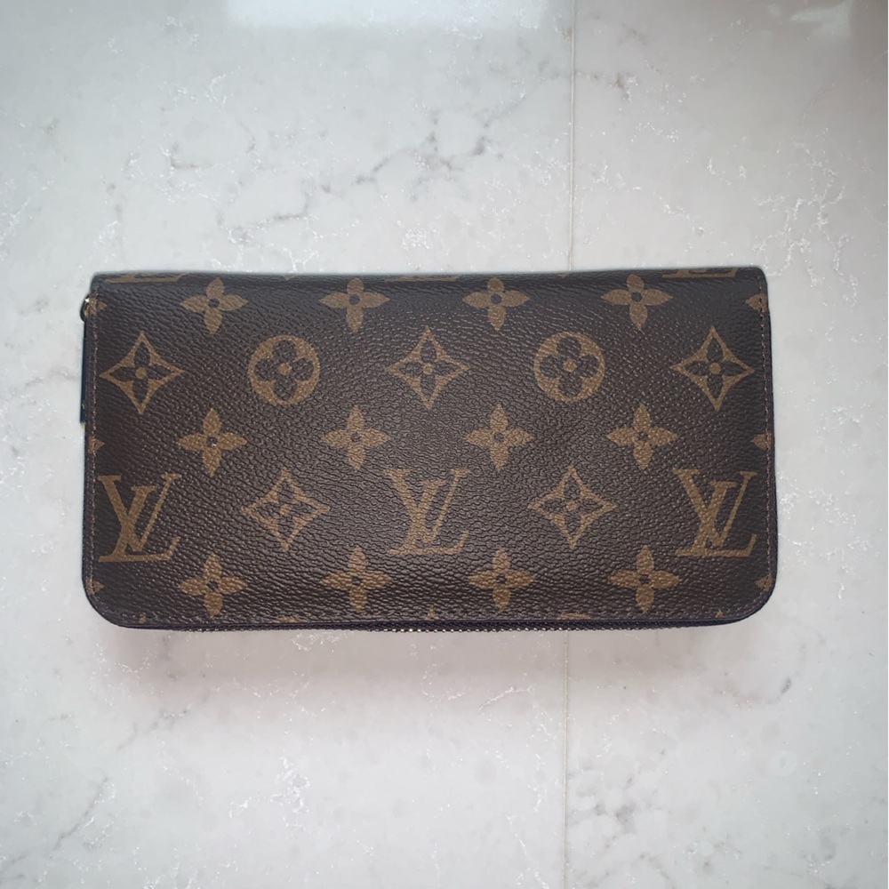 Louis Vuitton monogram zippy wallet